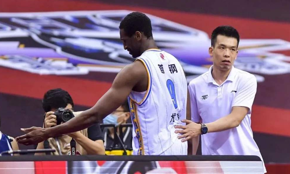 包含凯恩赛点兑现，费内巴切淘汰北京首钢晋级四强，主帅激动落泪的词条